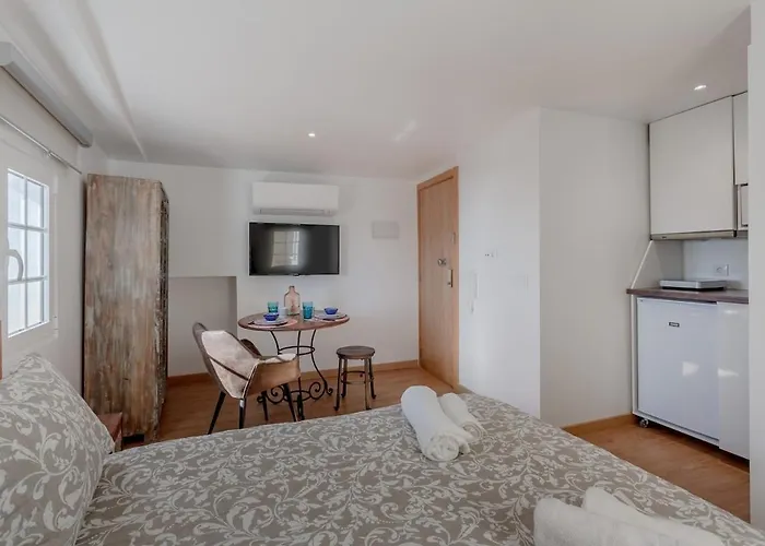 Alfama River View * Лісабон