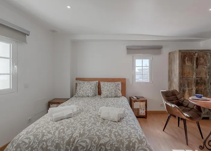 Апартаменти Alfama River View